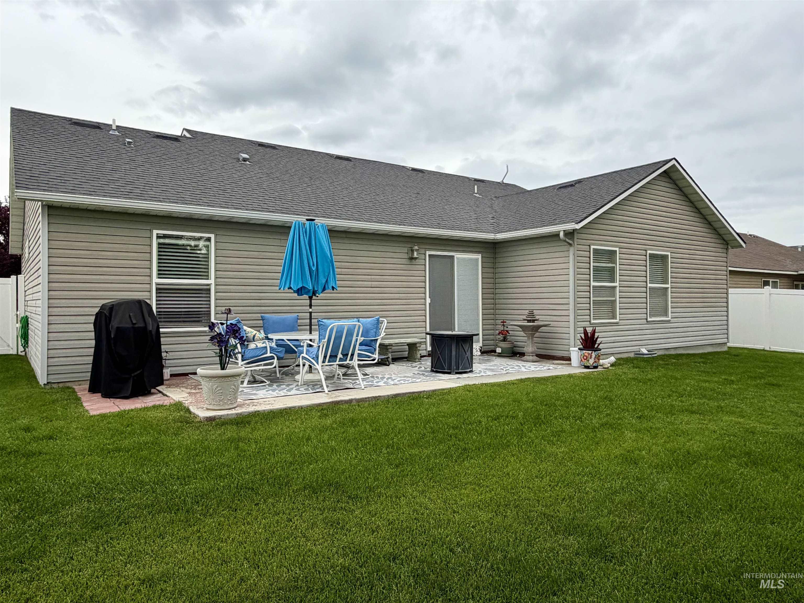 1257 Fiesta Way, Twin Falls, Idaho 83301-8265, 3 Bedrooms, 2 Bathrooms, Residential For Sale, Price $398,900,MLS 98991980