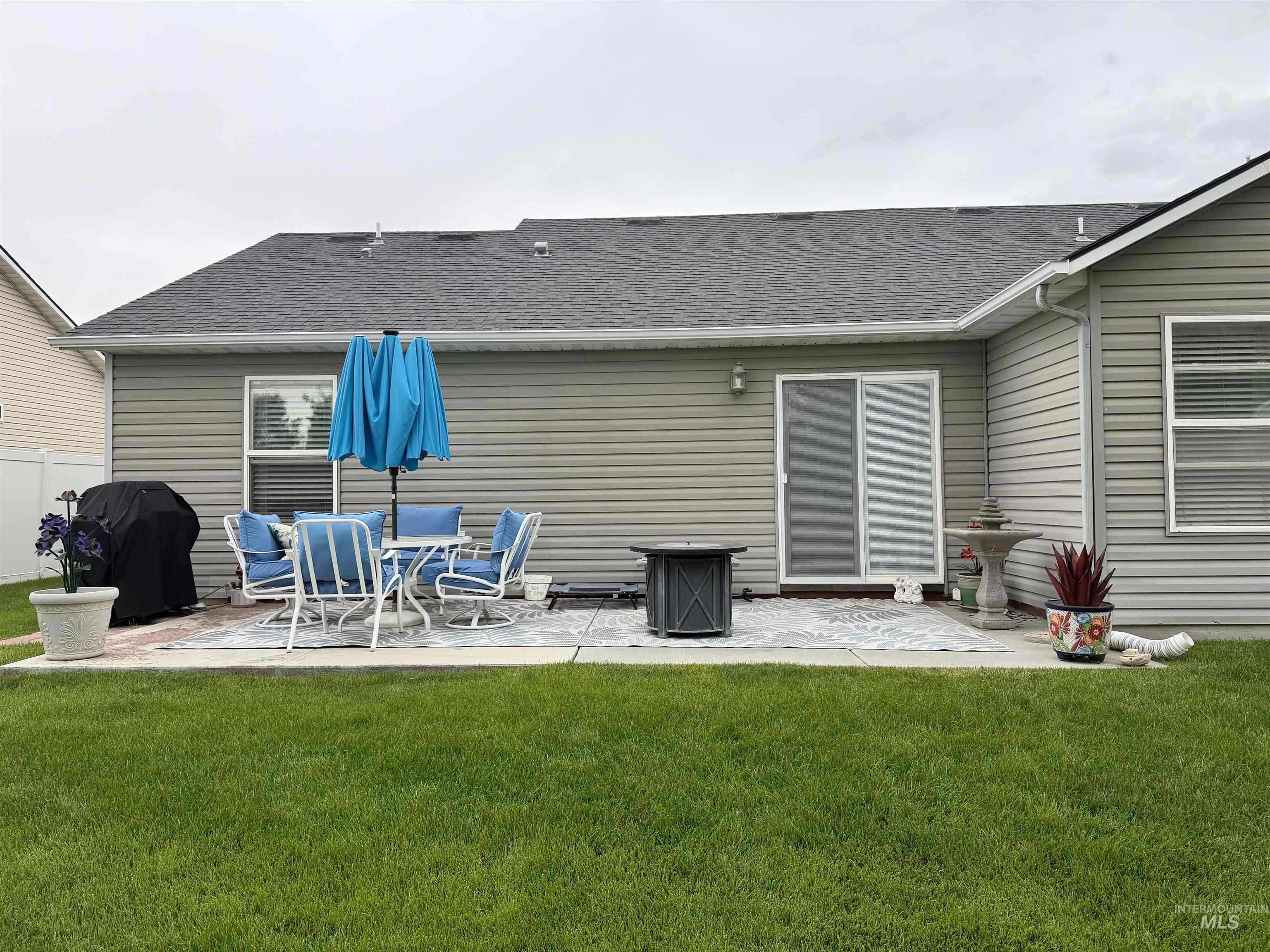 1257 Fiesta Way, Twin Falls, Idaho 83301-8265, 3 Bedrooms, 2 Bathrooms, Residential For Sale, Price $398,900,MLS 98991980