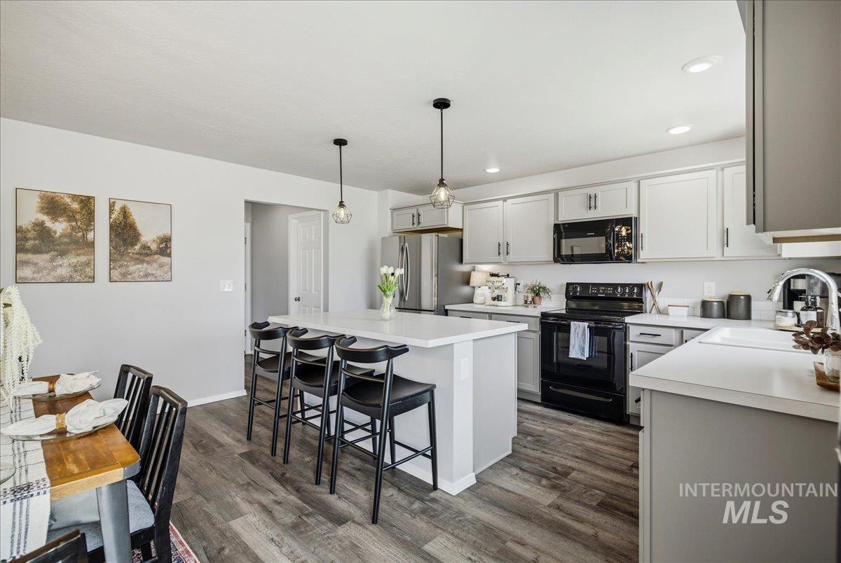 4815 Rose Gold St., Caldwell, Idaho 83605, 4 Bedrooms, 2.5 Bathrooms, Residential For Sale, Price $475,000,MLS 98991982