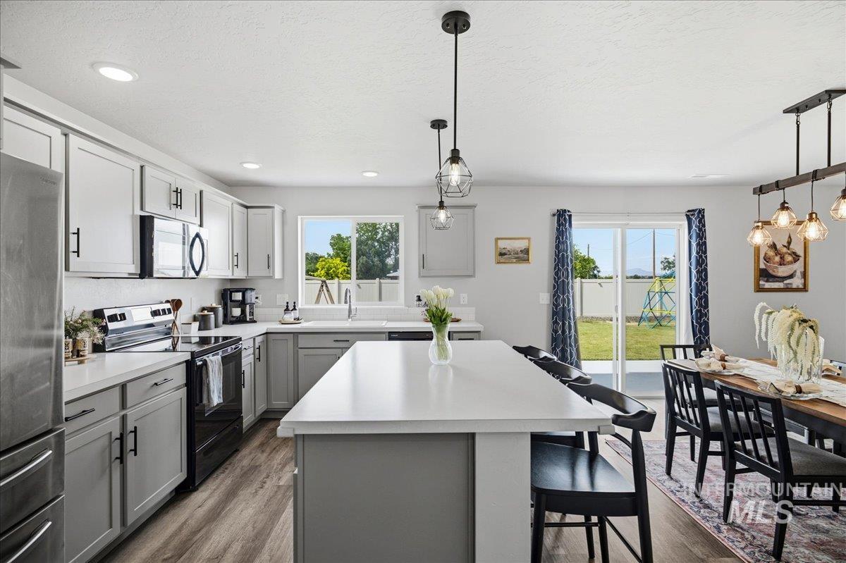 4815 Rose Gold St., Caldwell, Idaho 83605, 4 Bedrooms, 2.5 Bathrooms, Residential For Sale, Price $475,000,MLS 98991982