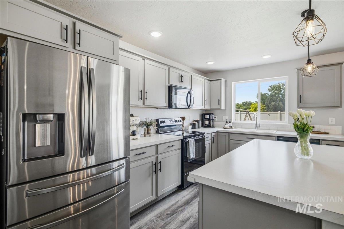 4815 Rose Gold St., Caldwell, Idaho 83605, 4 Bedrooms, 2.5 Bathrooms, Residential For Sale, Price $475,000,MLS 98991982