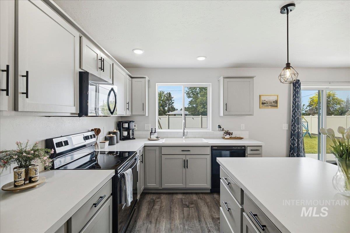4815 Rose Gold St., Caldwell, Idaho 83605, 4 Bedrooms, 2.5 Bathrooms, Residential For Sale, Price $475,000,MLS 98991982