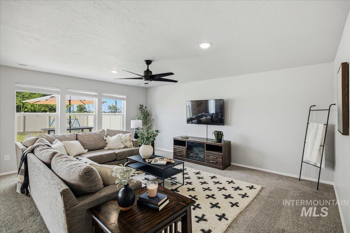 4815 Rose Gold St., Caldwell, Idaho 83605, 4 Bedrooms, 2.5 Bathrooms, Residential For Sale, Price $475,000,MLS 98991982