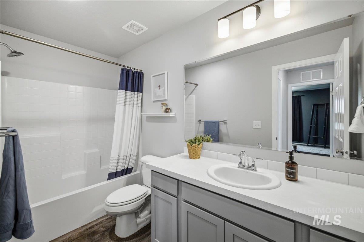 4815 Rose Gold St., Caldwell, Idaho 83605, 4 Bedrooms, 2.5 Bathrooms, Residential For Sale, Price $475,000,MLS 98991982