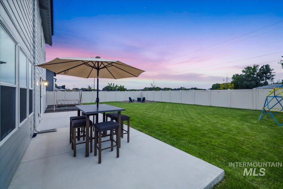 4815 Rose Gold St., Caldwell, Idaho 83605, 4 Bedrooms, 2.5 Bathrooms, Residential For Sale, Price $475,000,MLS 98991982