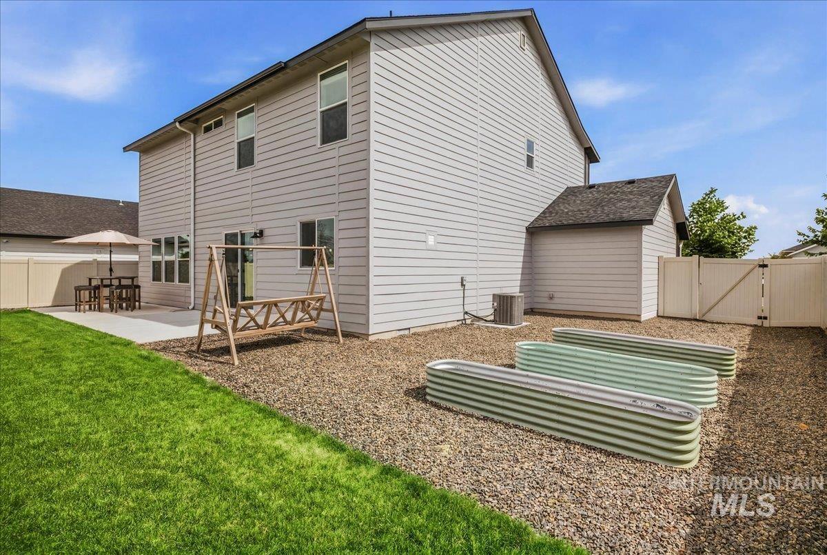 4815 Rose Gold St., Caldwell, Idaho 83605, 4 Bedrooms, 2.5 Bathrooms, Residential For Sale, Price $475,000,MLS 98991982