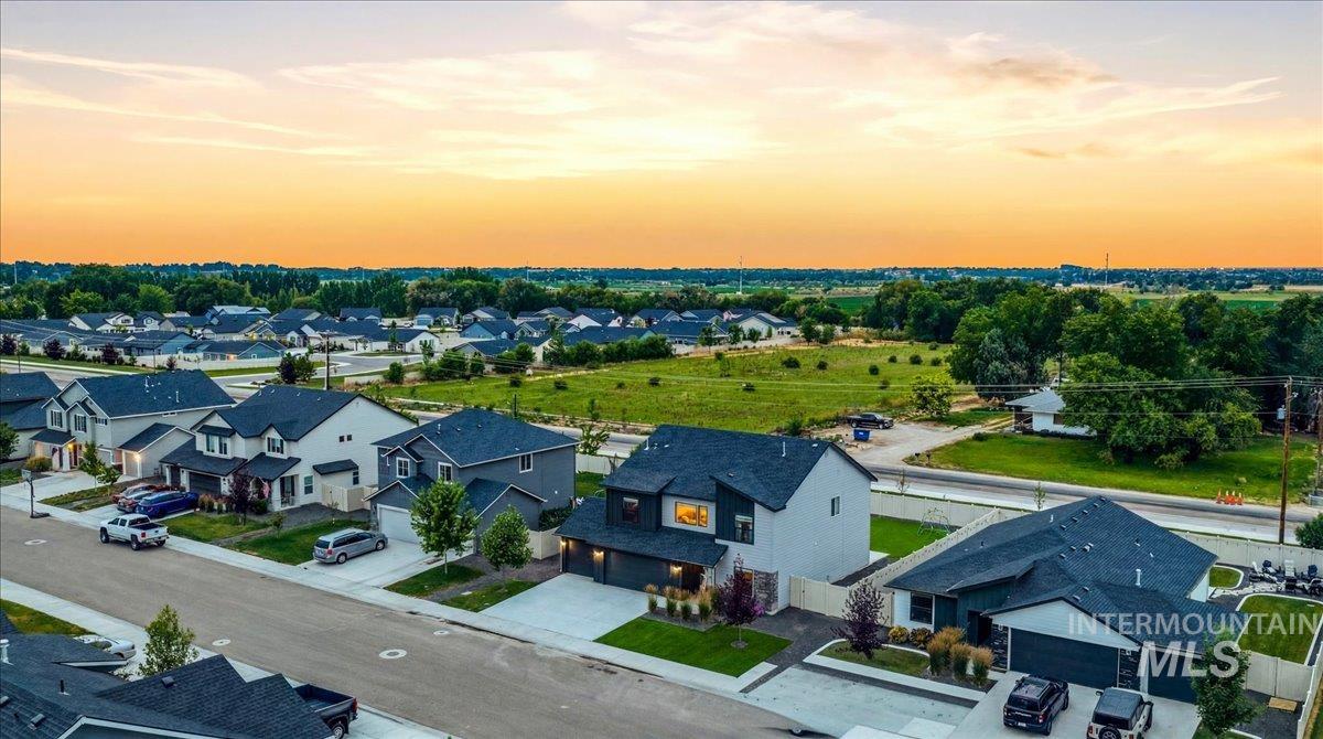 4815 Rose Gold St., Caldwell, Idaho 83605, 4 Bedrooms, 2.5 Bathrooms, Residential For Sale, Price $475,000,MLS 98991982