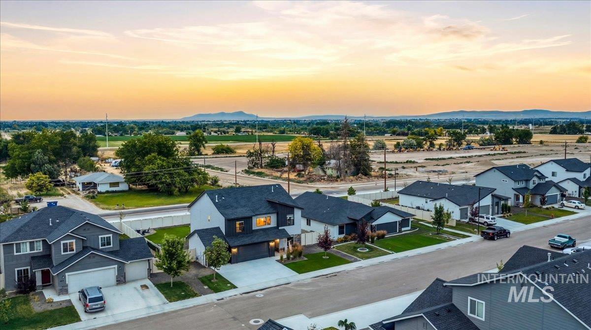 4815 Rose Gold St., Caldwell, Idaho 83605, 4 Bedrooms, 2.5 Bathrooms, Residential For Sale, Price $475,000,MLS 98991982