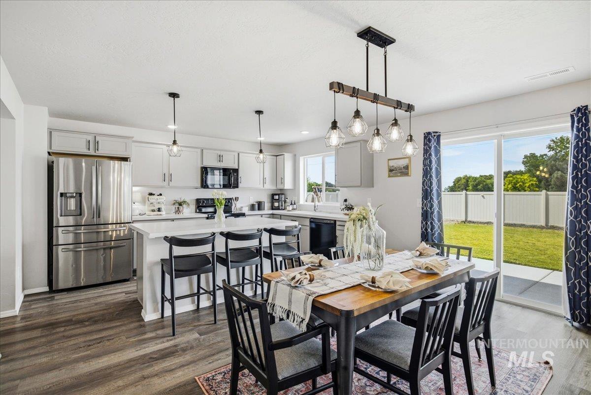 4815 Rose Gold St., Caldwell, Idaho 83605, 4 Bedrooms, 2.5 Bathrooms, Residential For Sale, Price $475,000,MLS 98991982