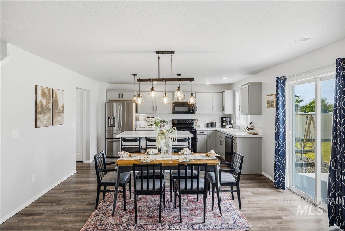 4815 Rose Gold St., Caldwell, Idaho 83605, 4 Bedrooms, 2.5 Bathrooms, Residential For Sale, Price $475,000,MLS 98991982