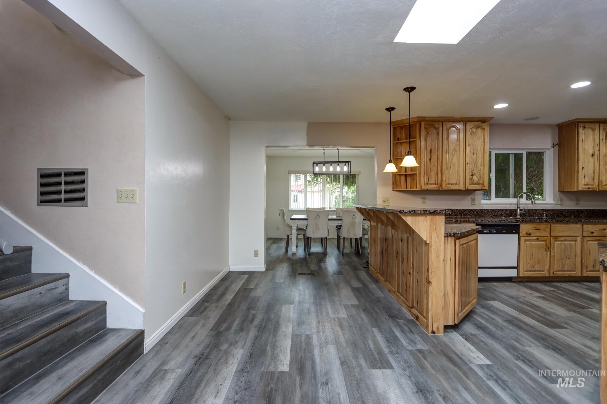 1192 SW 12th Ave, Ontario, Oregon 97914, 5 Bedrooms, 3 Bathrooms, Residential For Sale, Price $399,000,MLS 98991983