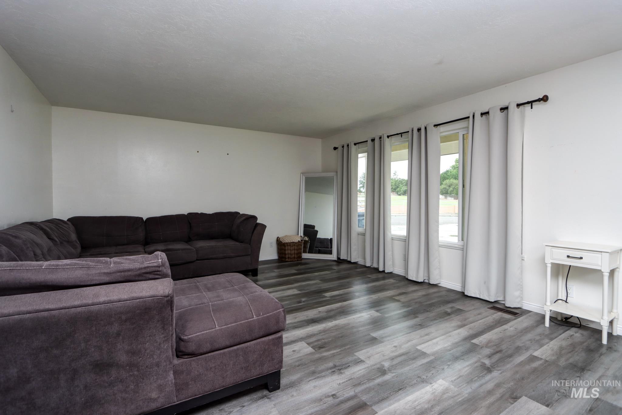 1192 SW 12th Ave, Ontario, Oregon 97914, 5 Bedrooms, 3 Bathrooms, Residential For Sale, Price $399,000,MLS 98991983