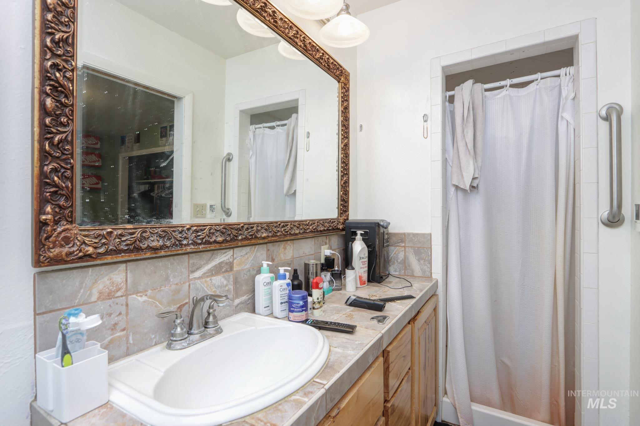 1192 SW 12th Ave, Ontario, Oregon 97914, 5 Bedrooms, 3 Bathrooms, Residential For Sale, Price $399,000,MLS 98991983