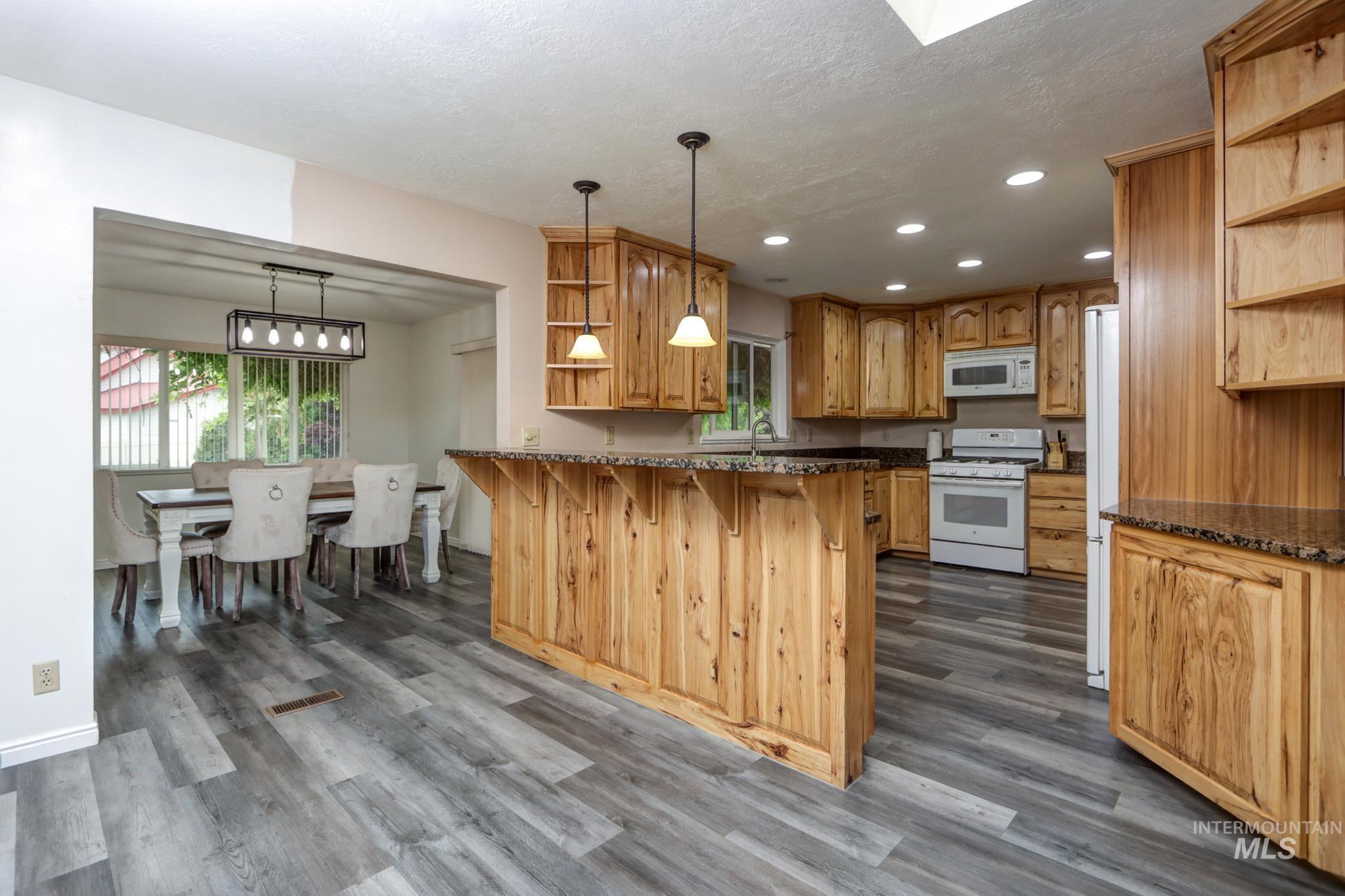 1192 SW 12th Ave, Ontario, Oregon 97914, 5 Bedrooms, 3 Bathrooms, Residential For Sale, Price $399,000,MLS 98991983