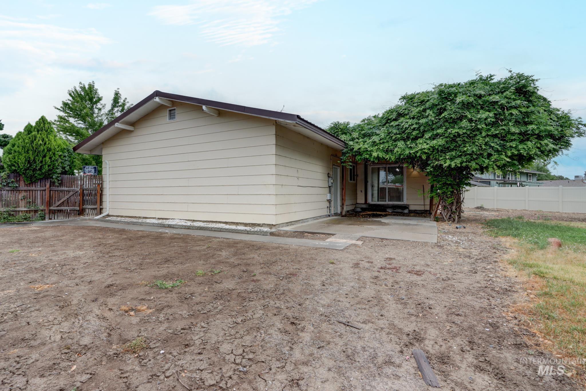 1192 SW 12th Ave, Ontario, Oregon 97914, 5 Bedrooms, 3 Bathrooms, Residential For Sale, Price $399,000,MLS 98991983