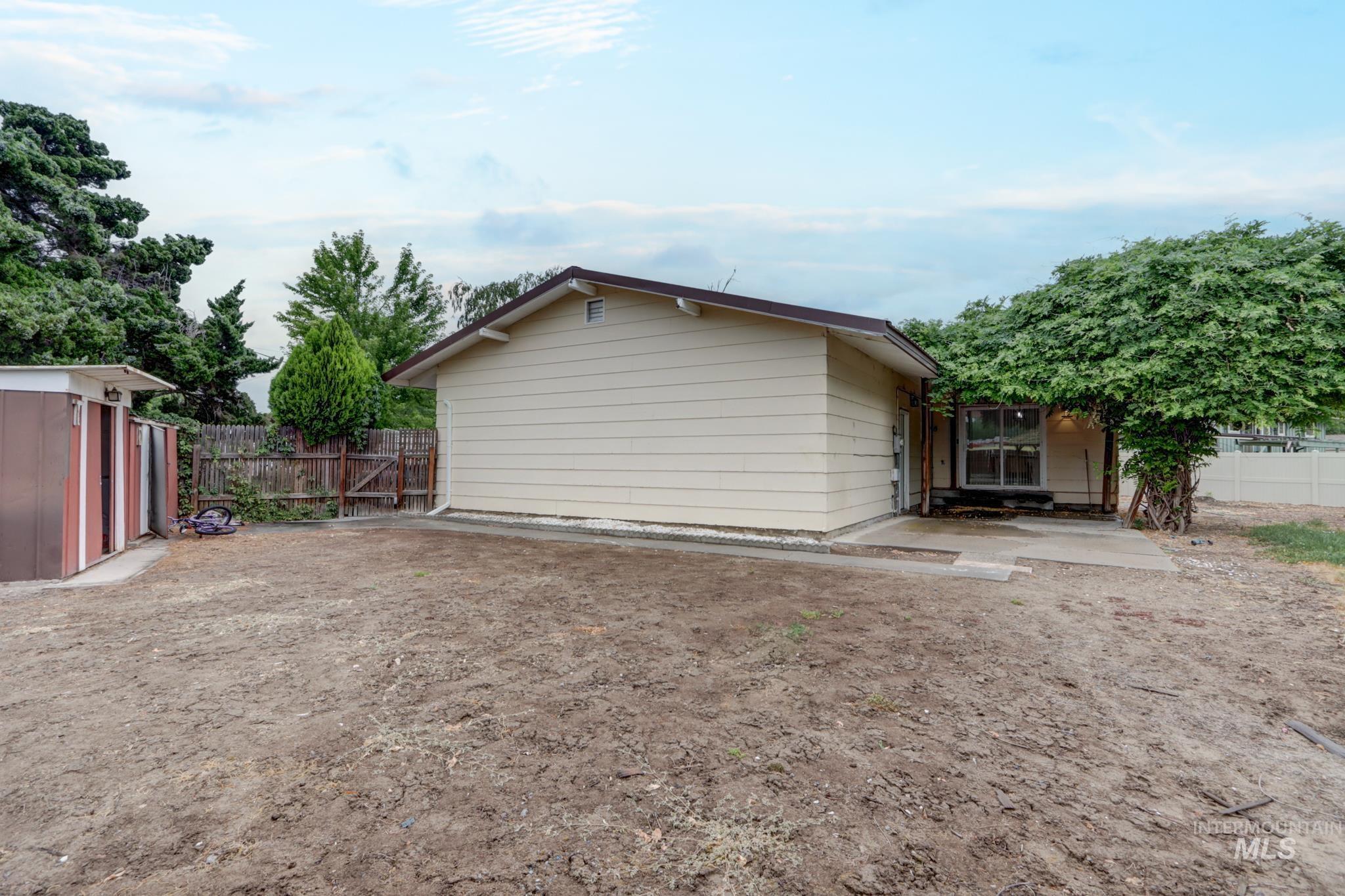 1192 SW 12th Ave, Ontario, Oregon 97914, 5 Bedrooms, 3 Bathrooms, Residential For Sale, Price $399,000,MLS 98991983