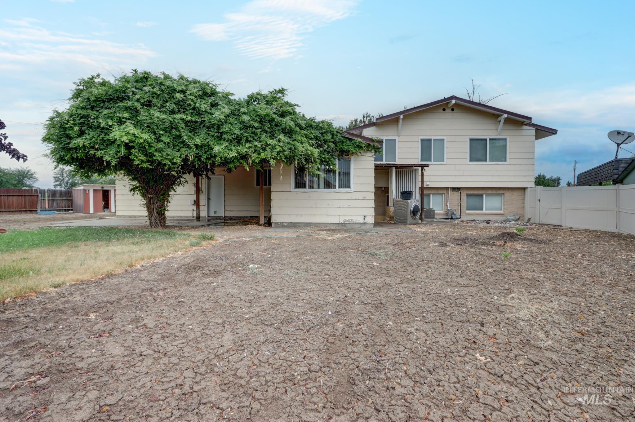 1192 SW 12th Ave, Ontario, Oregon 97914, 5 Bedrooms, 3 Bathrooms, Residential For Sale, Price $399,000,MLS 98991983