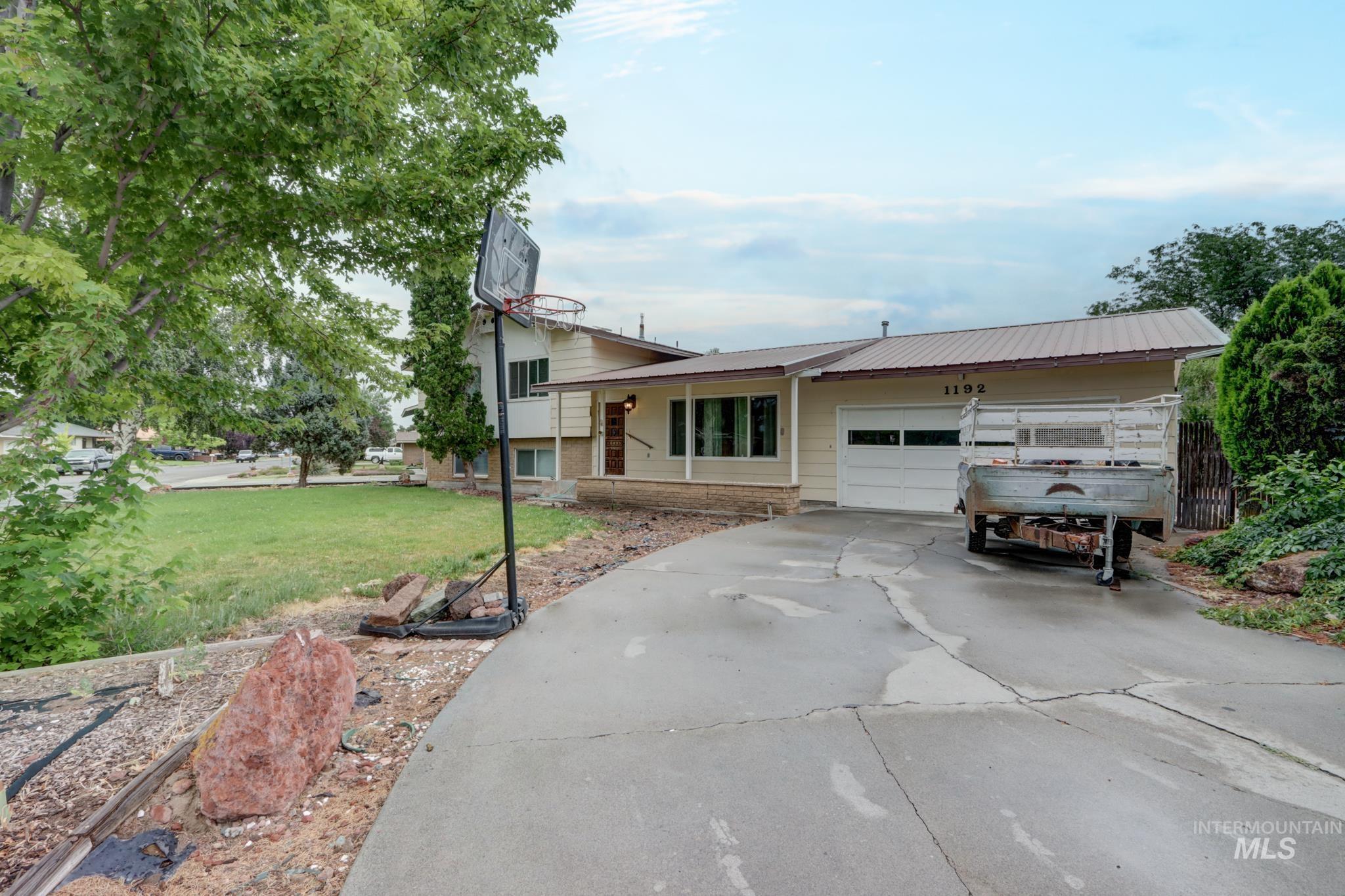 1192 SW 12th Ave, Ontario, Oregon 97914, 5 Bedrooms, 3 Bathrooms, Residential For Sale, Price $399,000,MLS 98991983