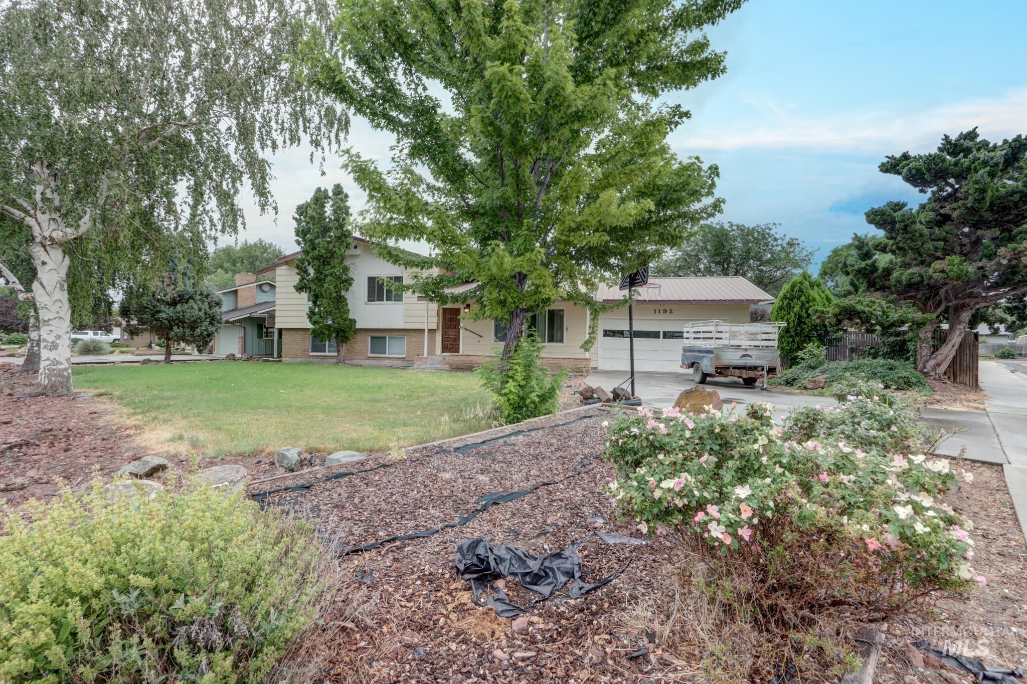 1192 SW 12th Ave, Ontario, Oregon 97914, 5 Bedrooms, 3 Bathrooms, Residential For Sale, Price $399,000,MLS 98991983
