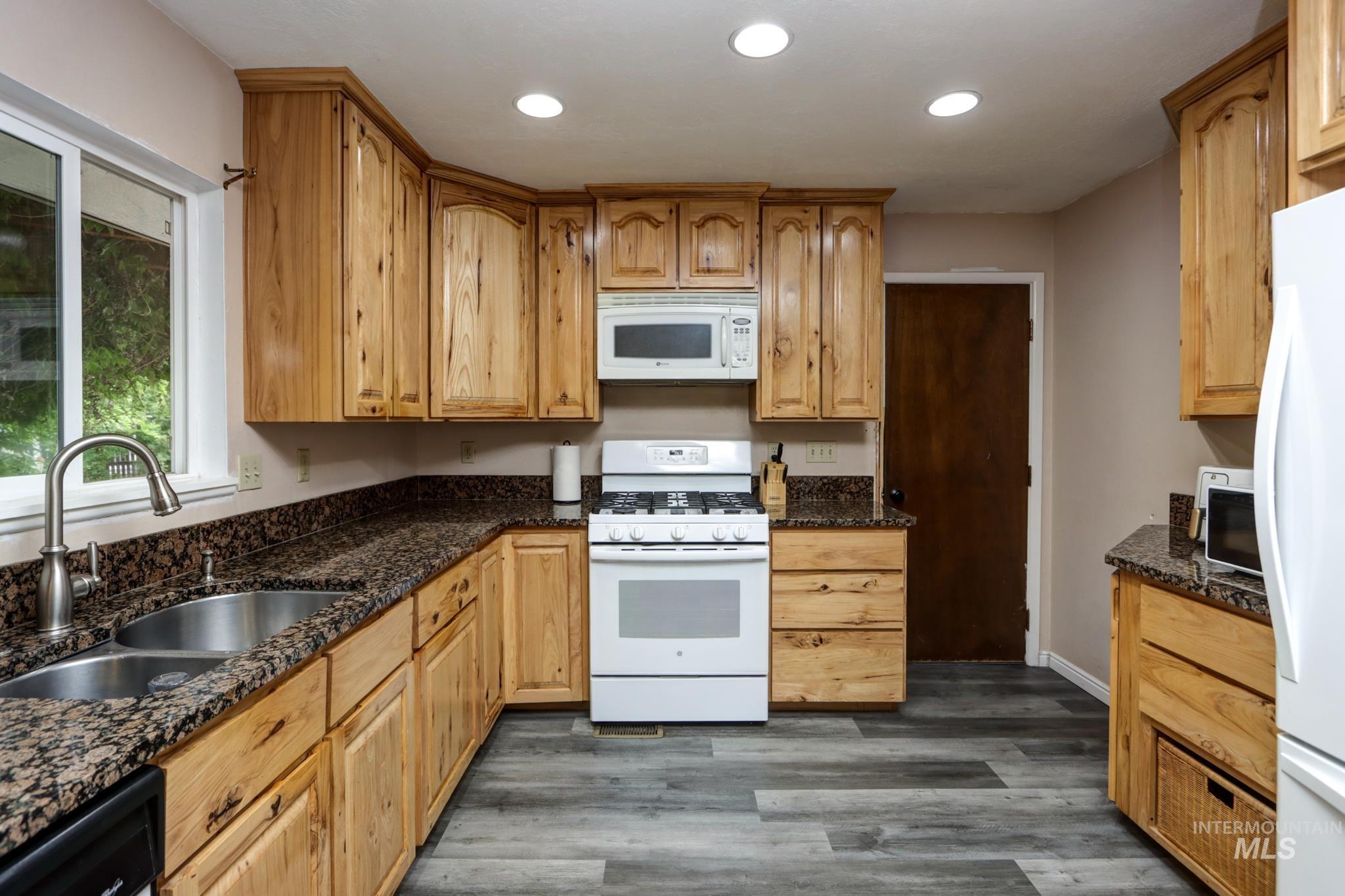 1192 SW 12th Ave, Ontario, Oregon 97914, 5 Bedrooms, 3 Bathrooms, Residential For Sale, Price $399,000,MLS 98991983