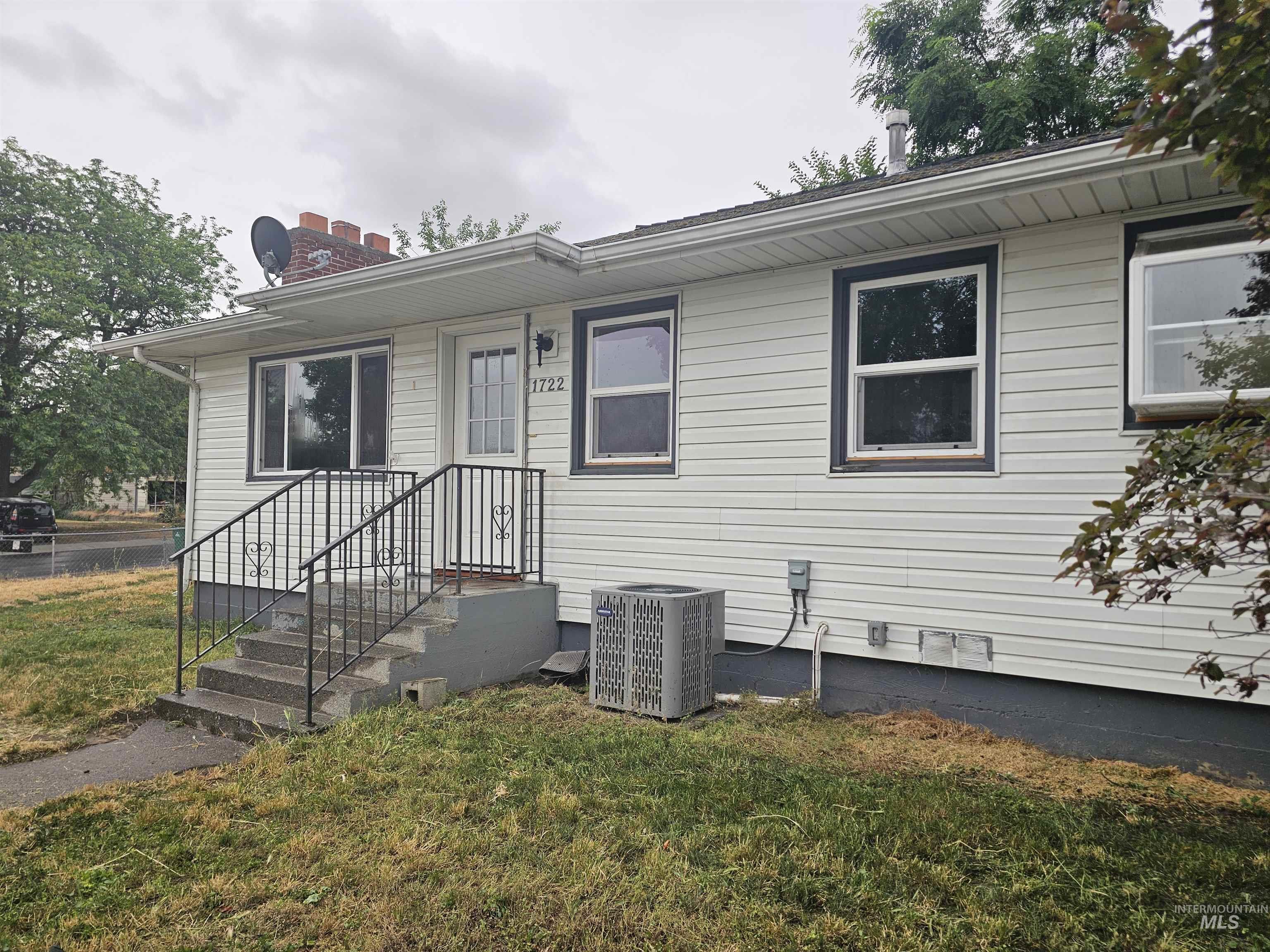 1722 11th ave, Lewiston, Idaho 83501, 4 Bedrooms, 2 Bathrooms, Residential For Sale, Price $245,000,MLS 98991985