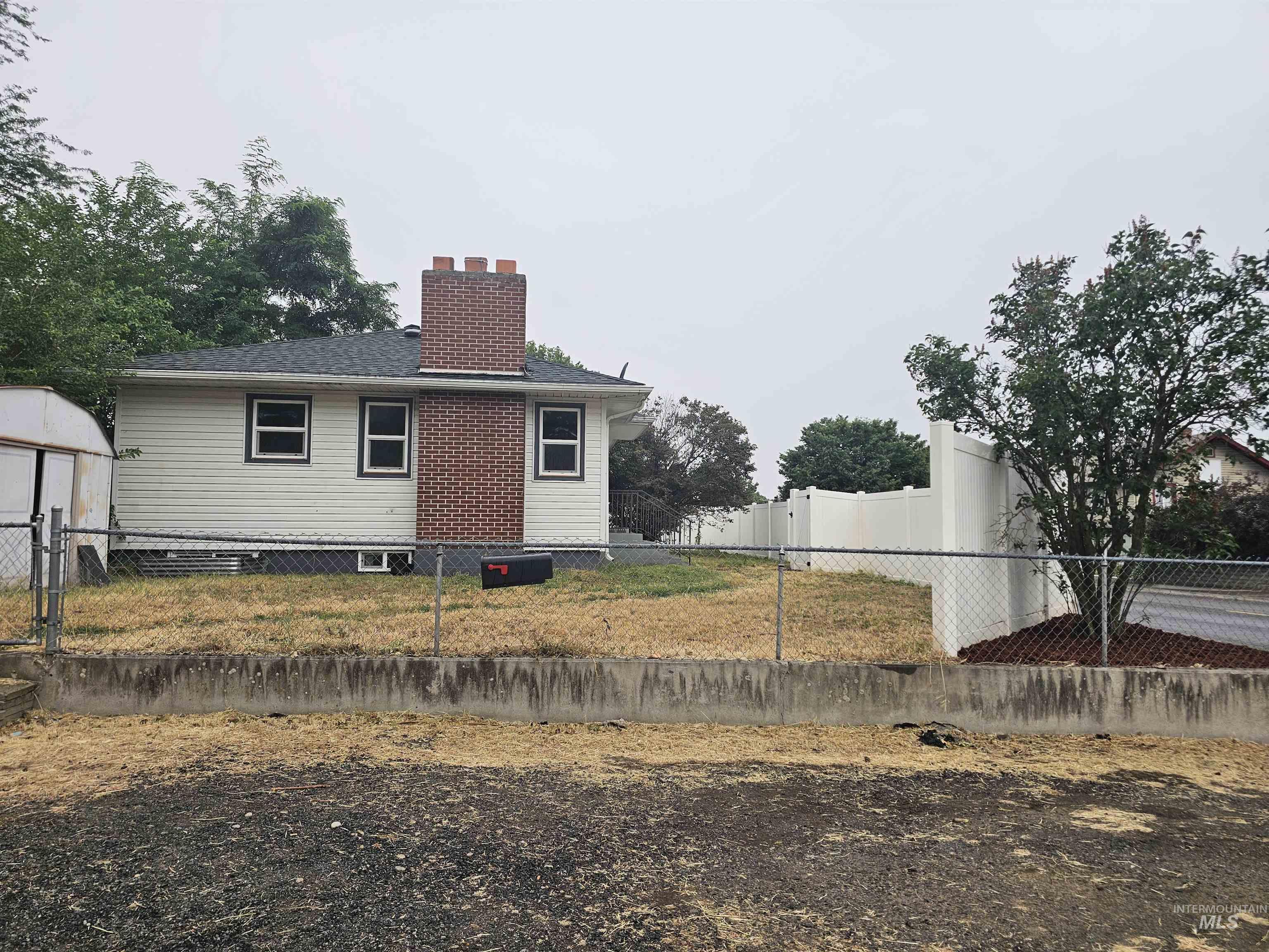 1722 11th ave, Lewiston, Idaho 83501, 4 Bedrooms, 2 Bathrooms, Residential For Sale, Price $245,000,MLS 98991985