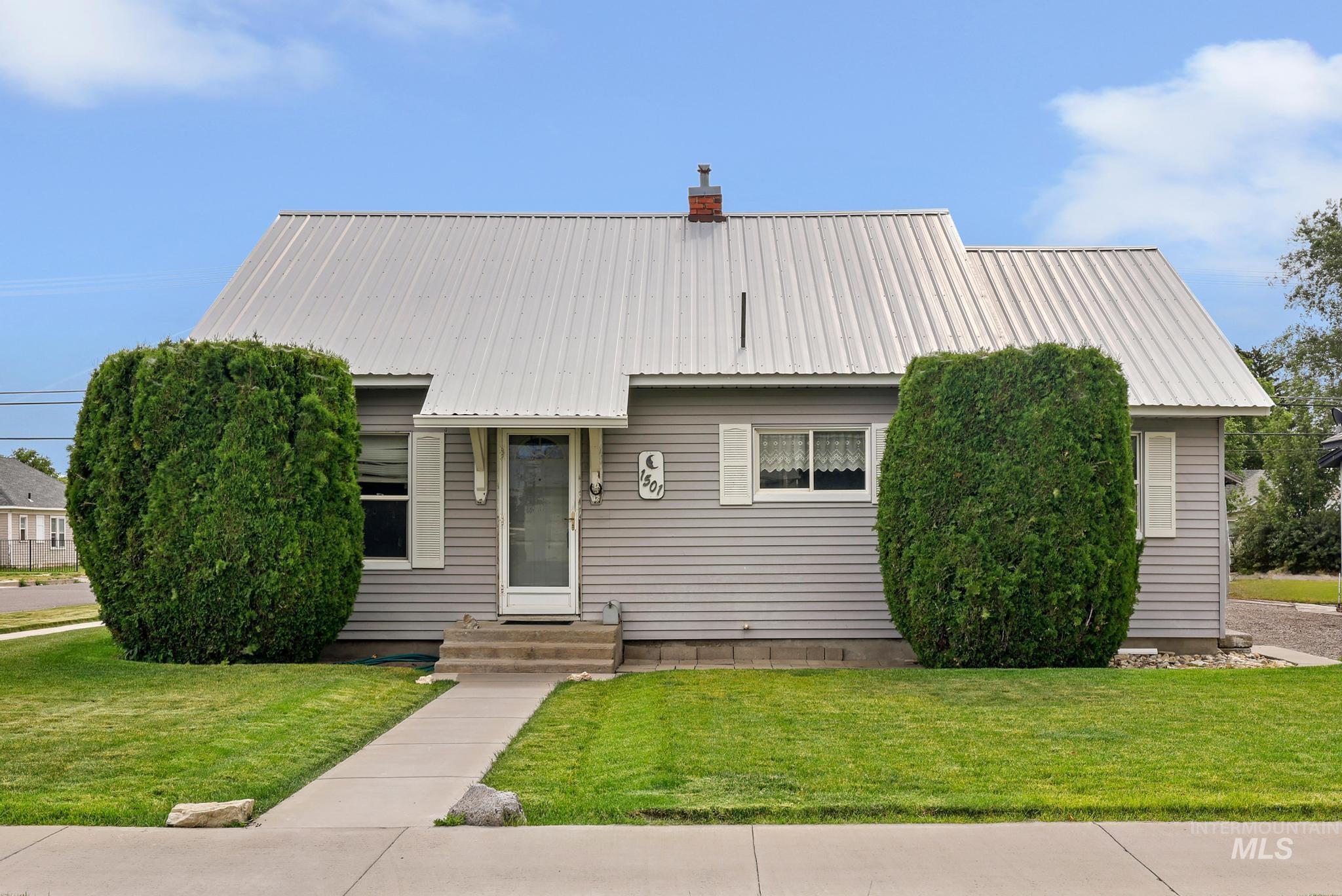 1501 Hansen Ave, Burley, Idaho 83318, 2 Bedrooms, 1 Bathroom, Residential For Sale, Price $220,000,MLS 98991990