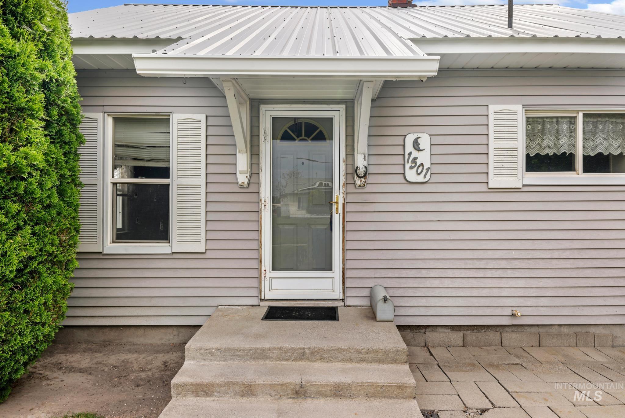1501 Hansen Ave, Burley, Idaho 83318, 2 Bedrooms, 1 Bathroom, Residential For Sale, Price $220,000,MLS 98991990