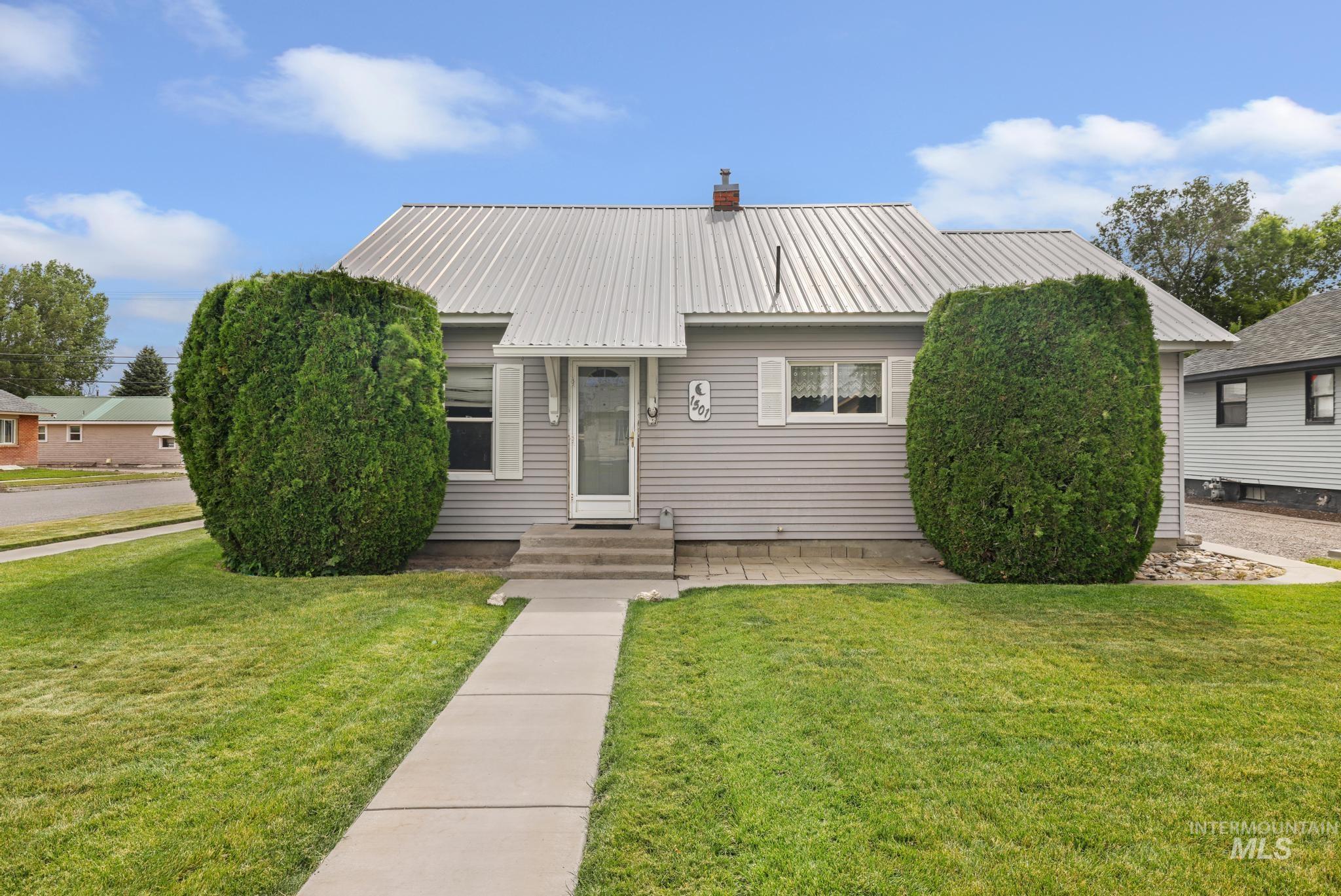 1501 Hansen Ave, Burley, Idaho 83318, 2 Bedrooms, 1 Bathroom, Residential For Sale, Price $220,000,MLS 98991990