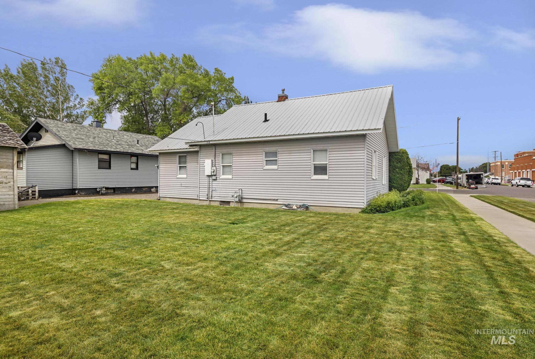 1501 Hansen Ave, Burley, Idaho 83318, 2 Bedrooms, 1 Bathroom, Residential For Sale, Price $220,000,MLS 98991990