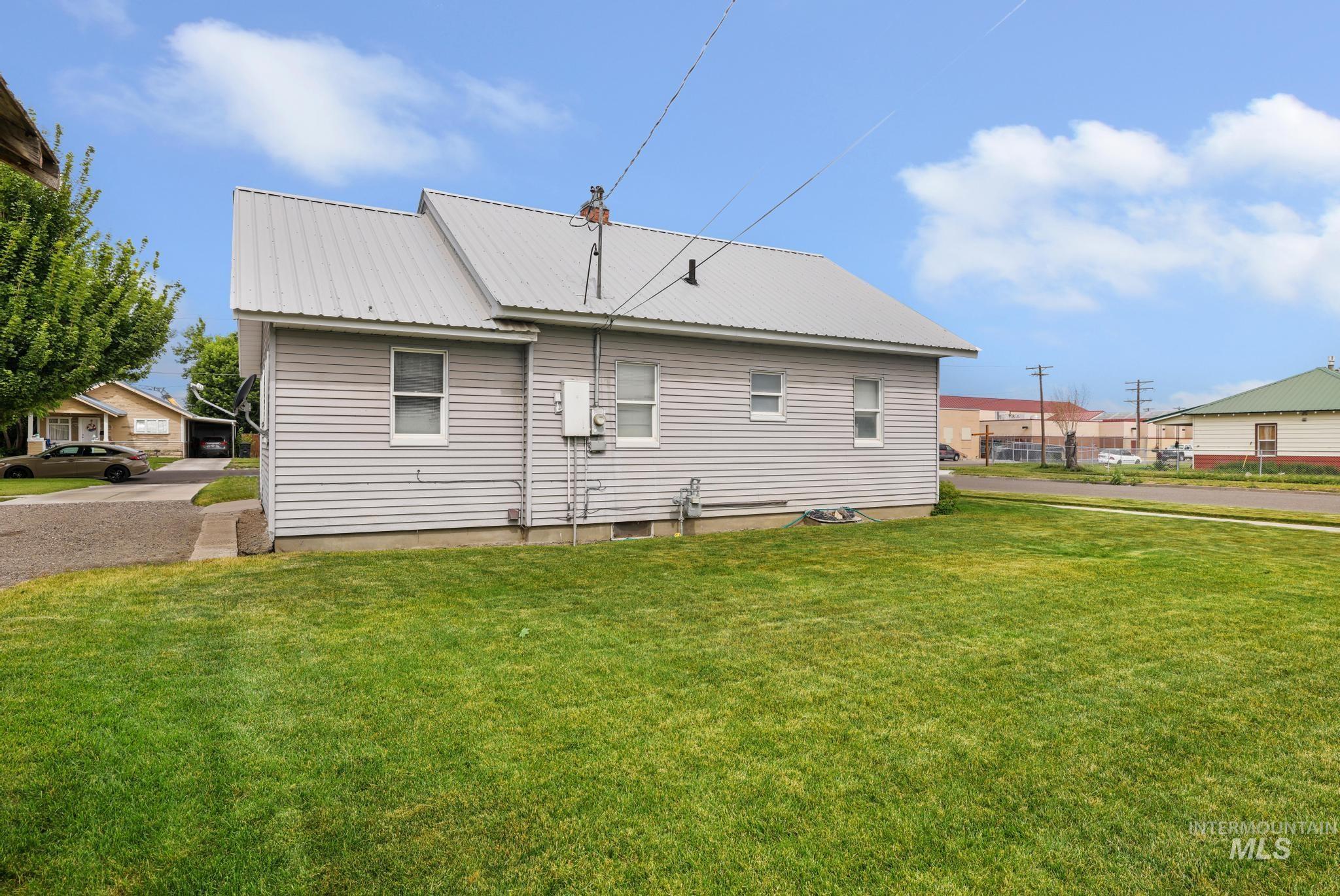 1501 Hansen Ave, Burley, Idaho 83318, 2 Bedrooms, 1 Bathroom, Residential For Sale, Price $220,000,MLS 98991990