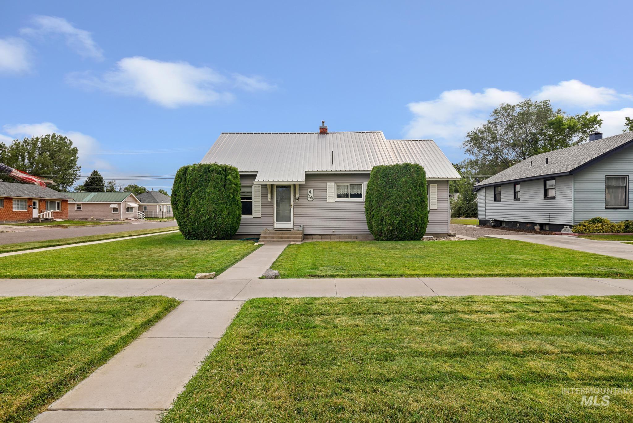 1501 Hansen Ave, Burley, Idaho 83318, 2 Bedrooms, 1 Bathroom, Residential For Sale, Price $220,000,MLS 98991990
