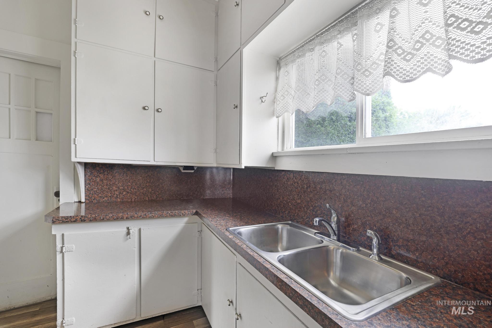 1501 Hansen Ave, Burley, Idaho 83318, 2 Bedrooms, 1 Bathroom, Residential For Sale, Price $220,000,MLS 98991990