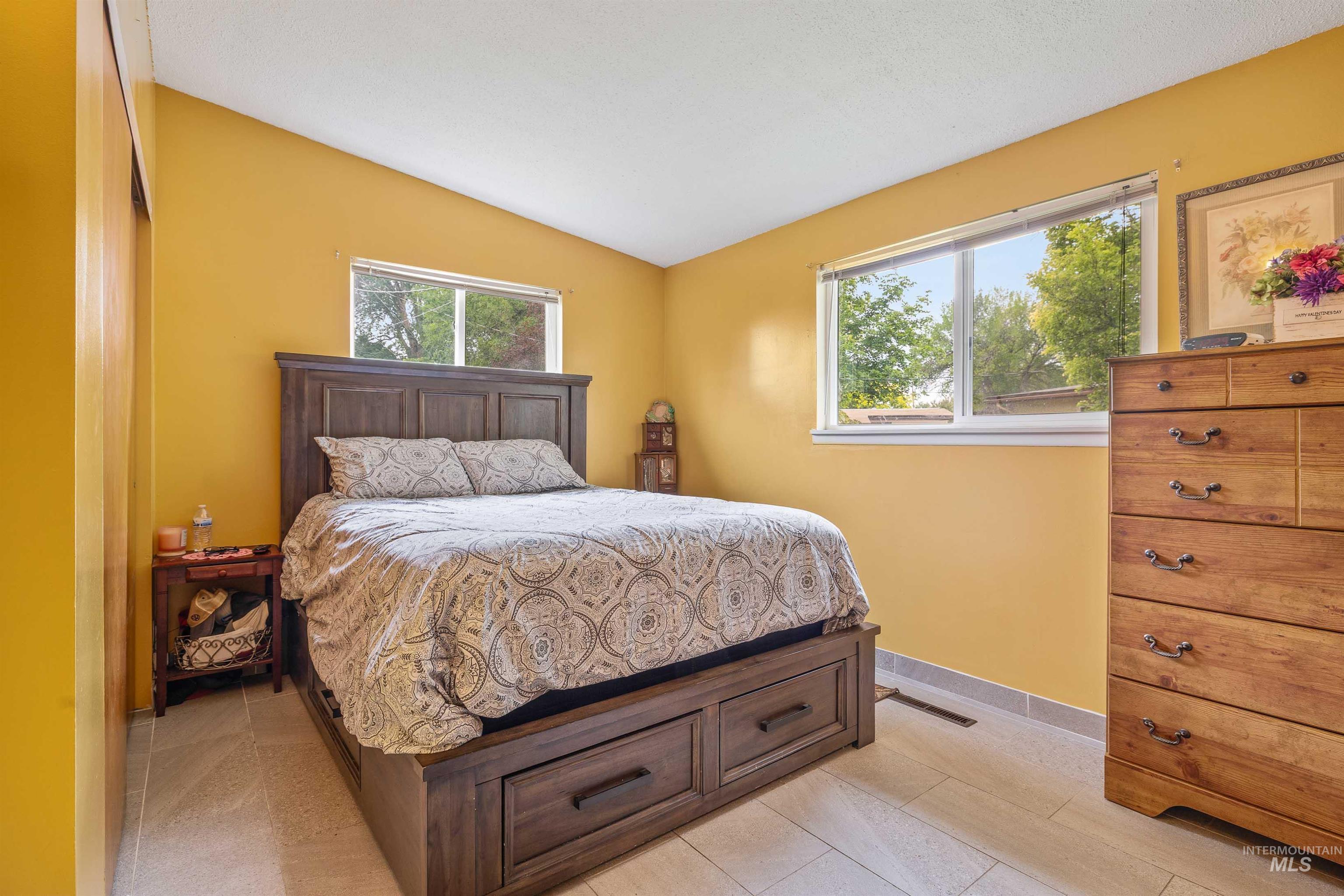 2158 Sherry Ln, Twin Falls, Idaho 83301, 6 Bedrooms, 3 Bathrooms, Residential For Sale, Price $390,000,MLS 98991991