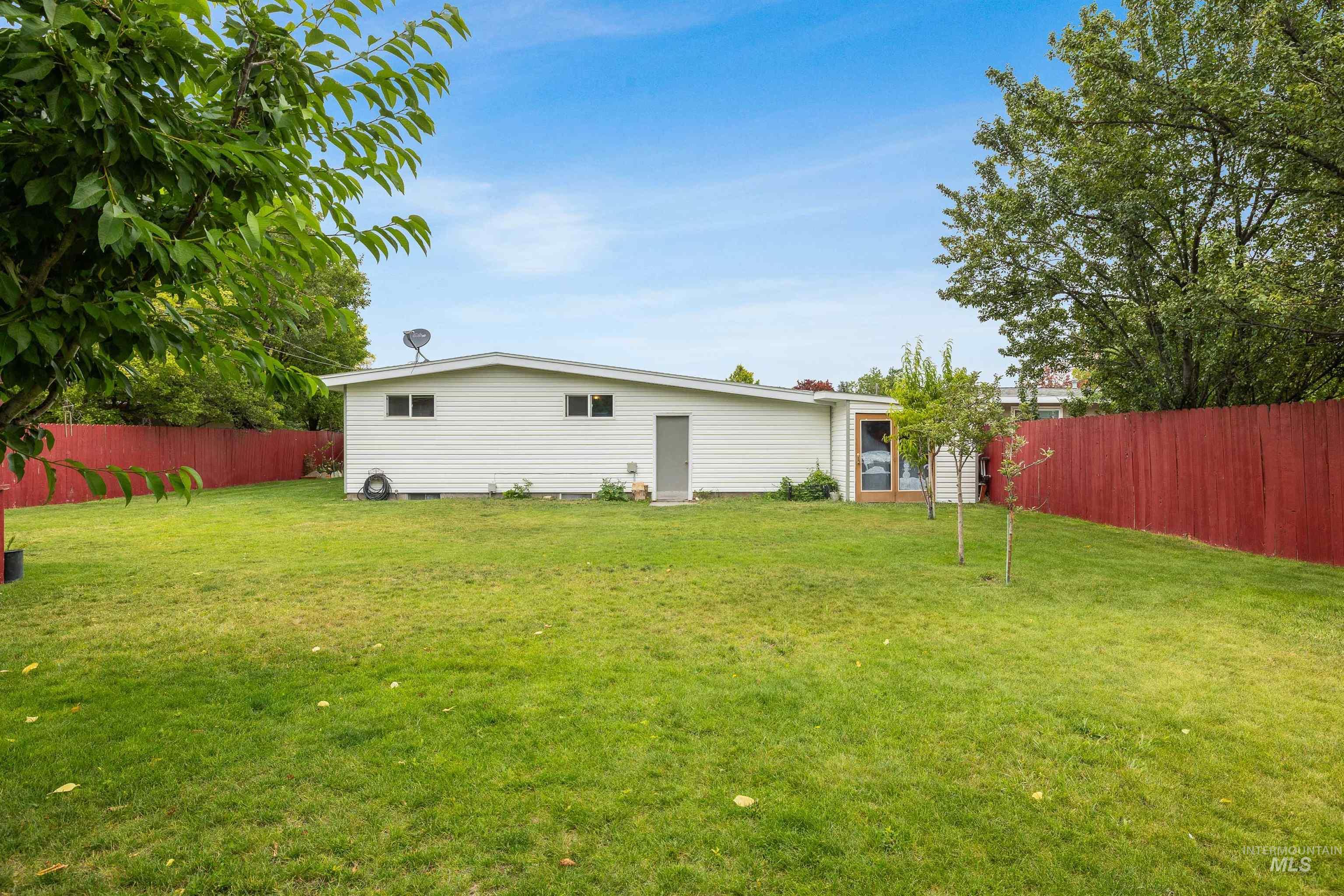 2158 Sherry Ln, Twin Falls, Idaho 83301, 6 Bedrooms, 3 Bathrooms, Residential For Sale, Price $390,000,MLS 98991991