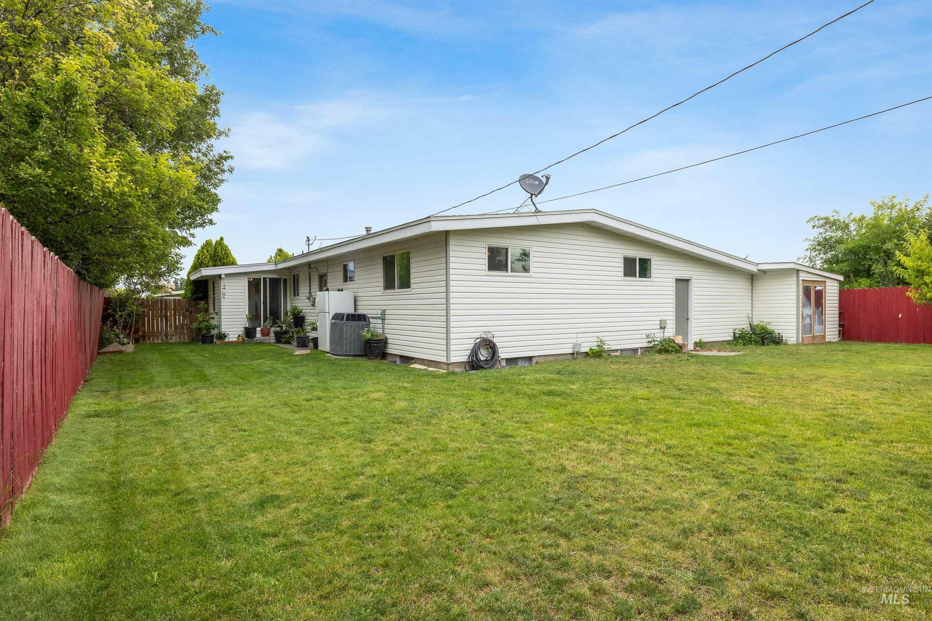 2158 Sherry Ln, Twin Falls, Idaho 83301, 6 Bedrooms, 3 Bathrooms, Residential For Sale, Price $390,000,MLS 98991991