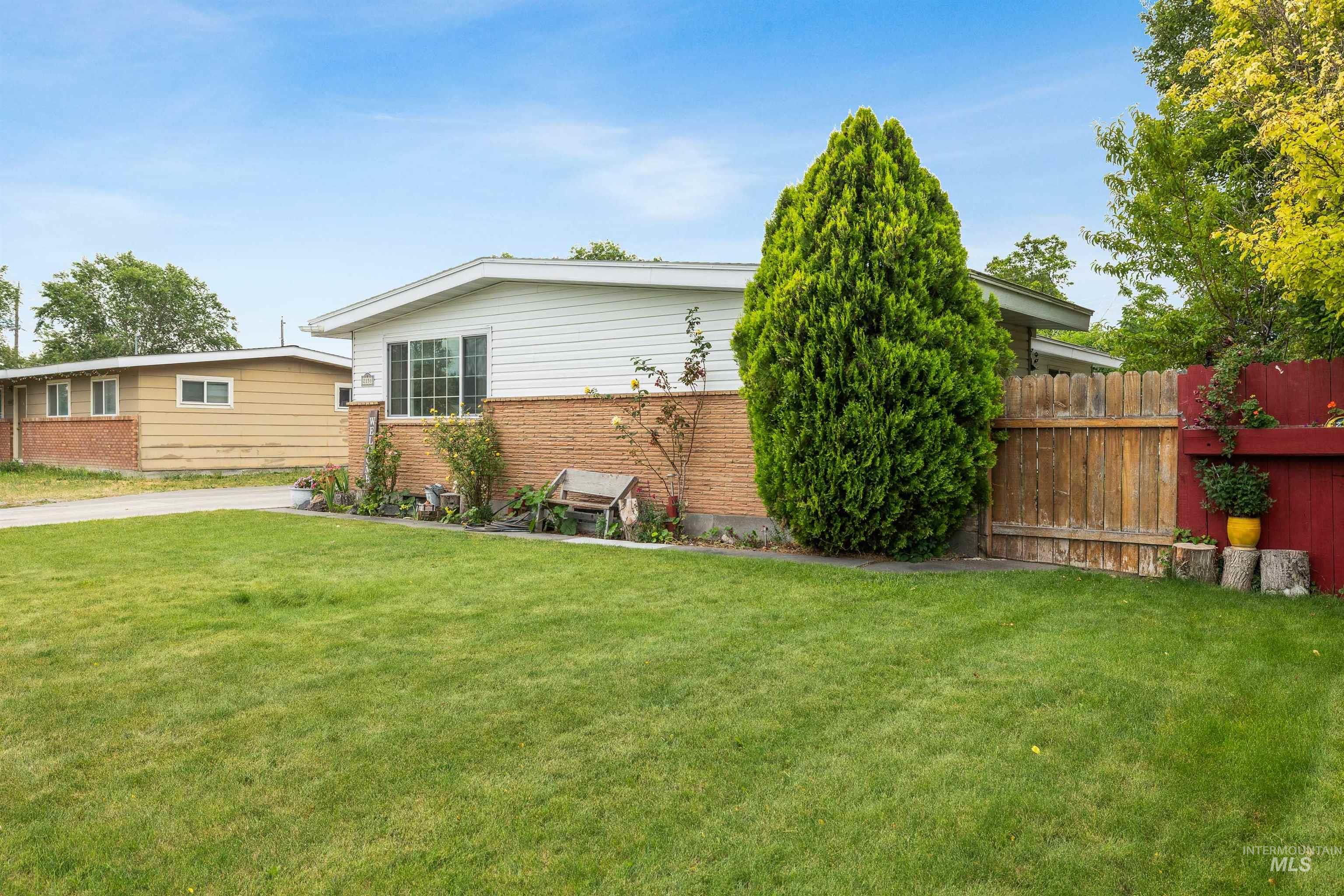 2158 Sherry Ln, Twin Falls, Idaho 83301, 6 Bedrooms, 3 Bathrooms, Residential For Sale, Price $390,000,MLS 98991991