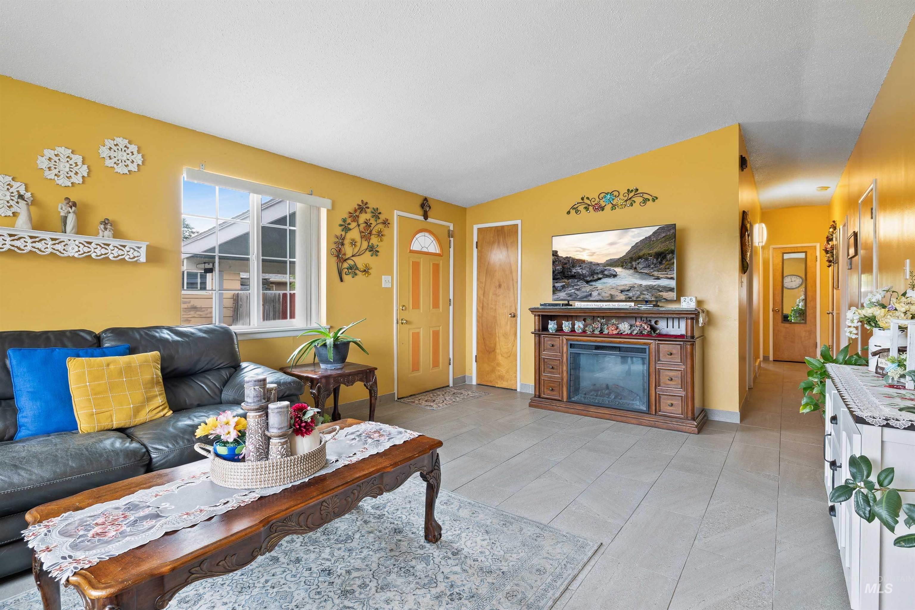 2158 Sherry Ln, Twin Falls, Idaho 83301, 6 Bedrooms, 3 Bathrooms, Residential For Sale, Price $390,000,MLS 98991991