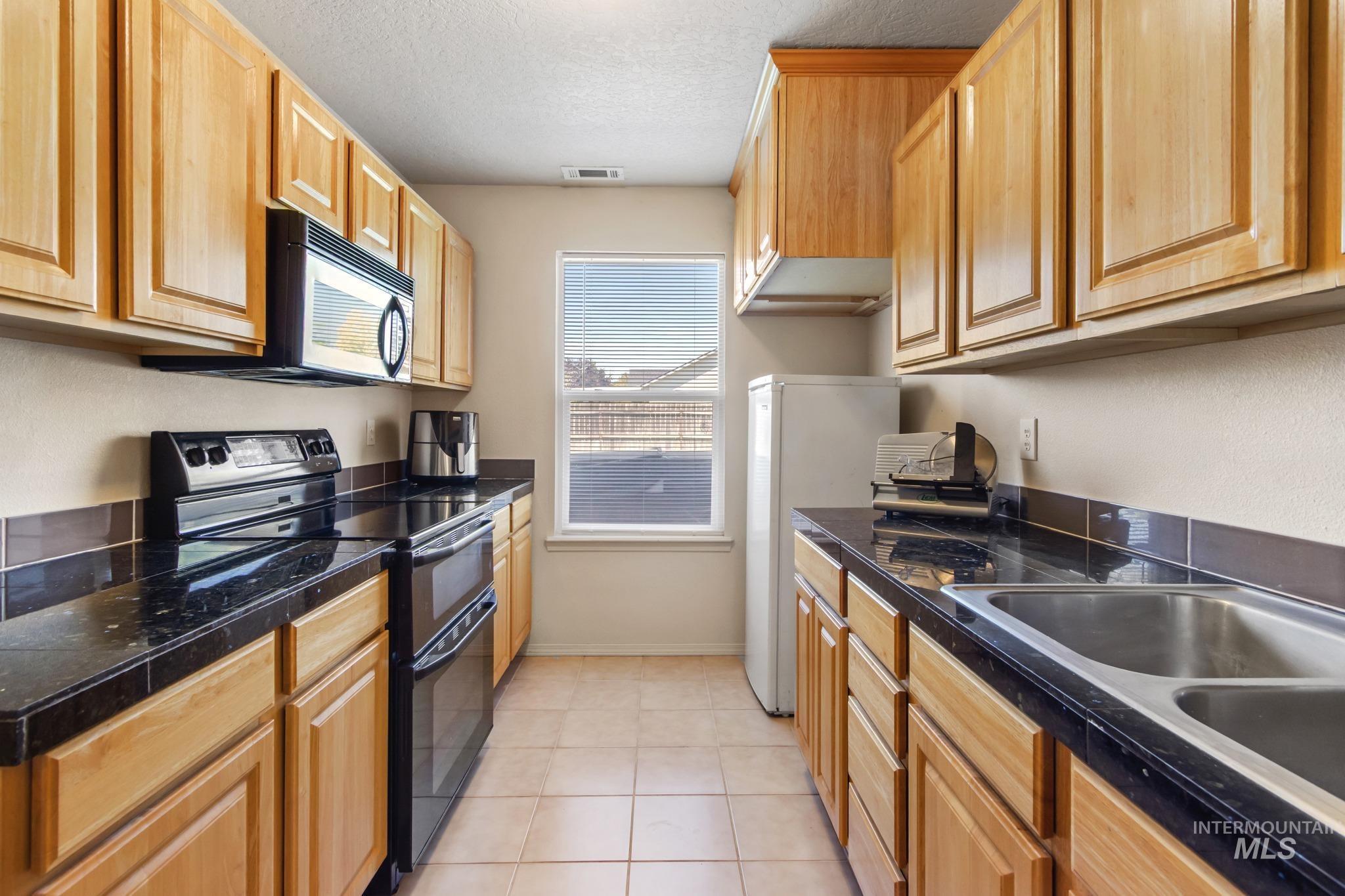 8056 E McKenzre St, Nampa, Idaho 83687, 4 Bedrooms, 2.5 Bathrooms, Residential For Sale, Price $524,000, 98991992