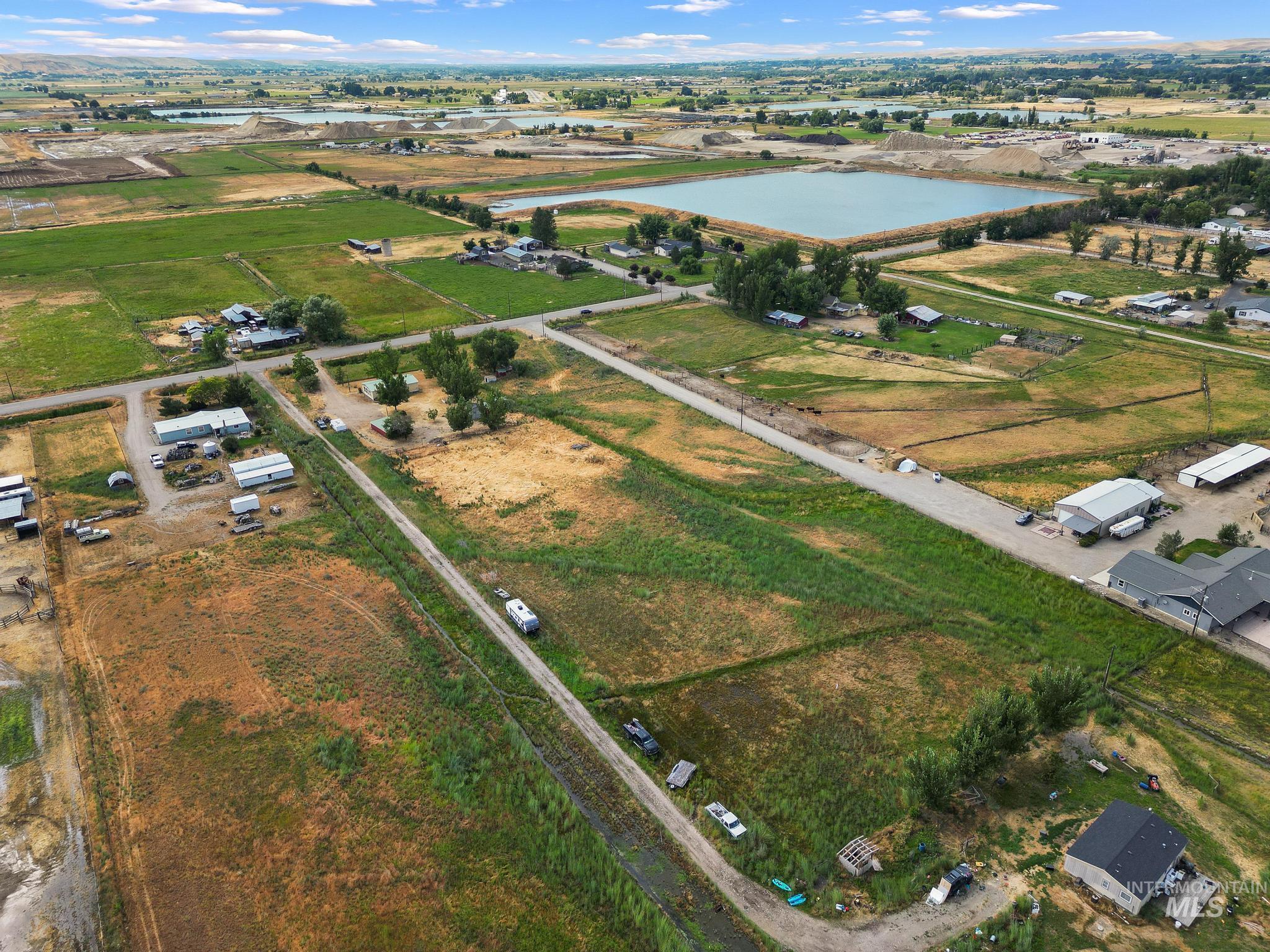 3680 S Mill Rd, Emmett, Idaho 83617, 2 Bedrooms, 2 Bathrooms, Residential For Sale, Price $449,900,MLS 98991996