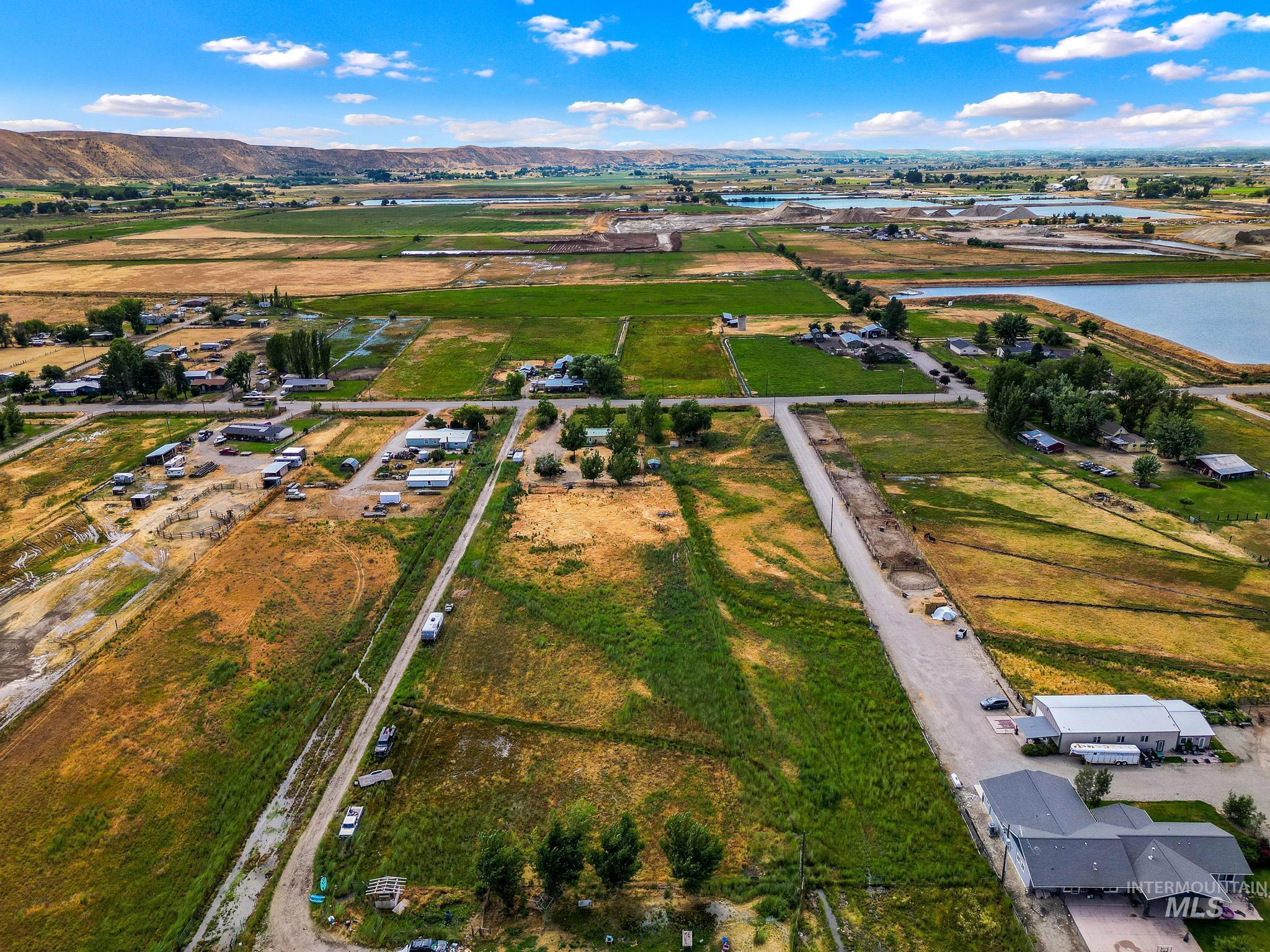 3680 S Mill Rd, Emmett, Idaho 83617, 2 Bedrooms, 2 Bathrooms, Residential For Sale, Price $449,900,MLS 98991996