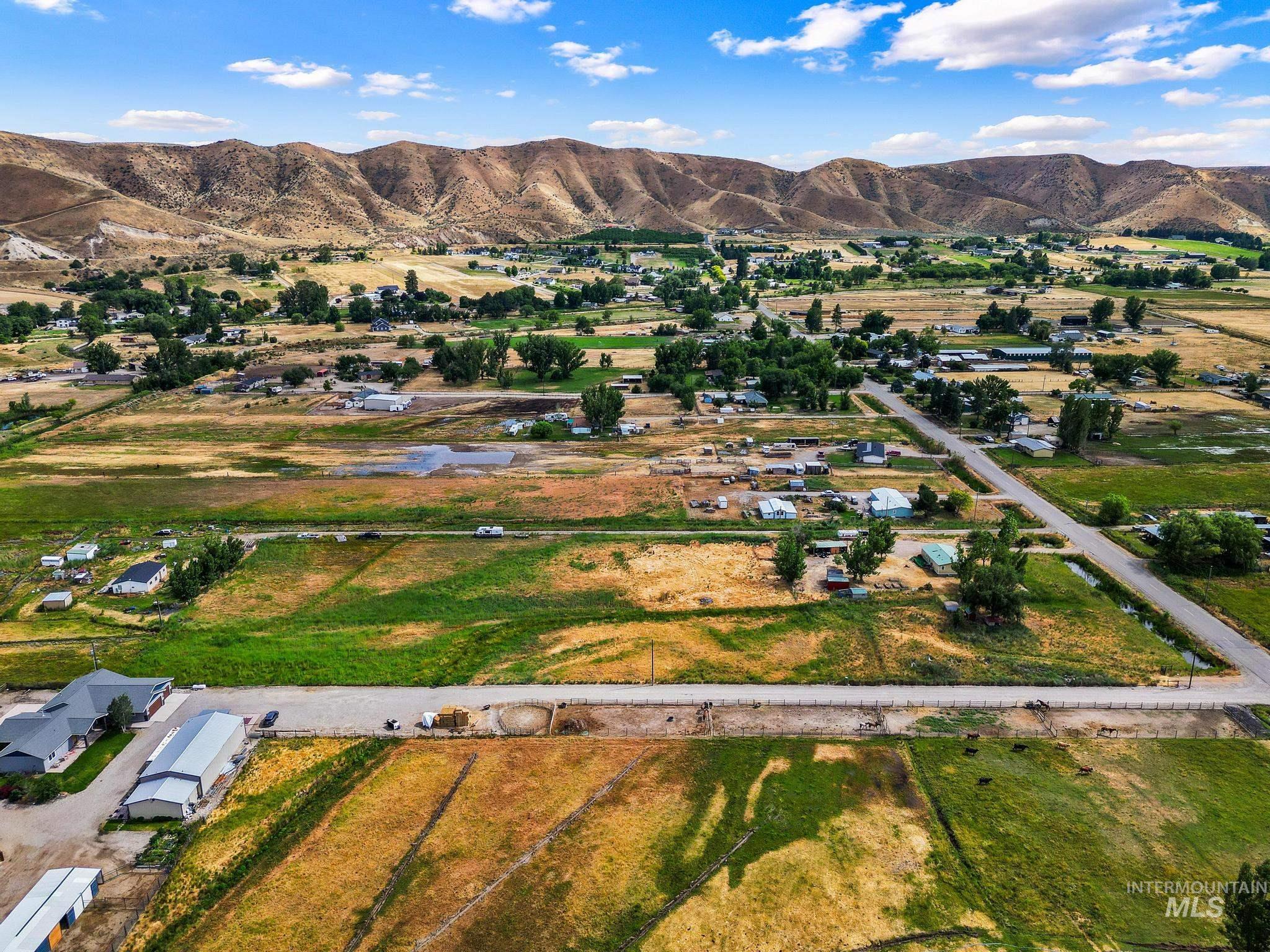 3680 S Mill Rd, Emmett, Idaho 83617, 2 Bedrooms, 2 Bathrooms, Residential For Sale, Price $449,900,MLS 98991996