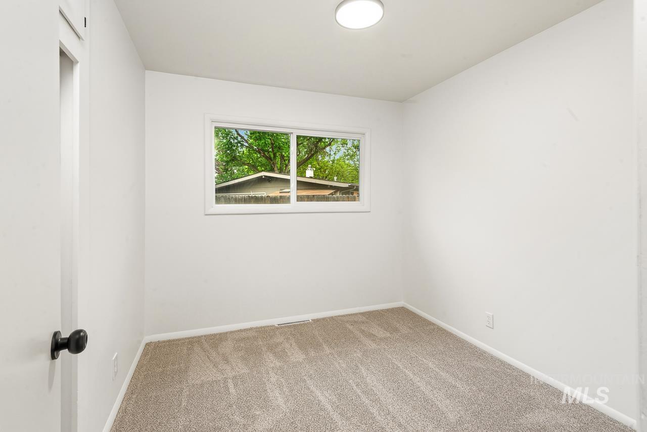 2110 S Broadmoor Dr, Boise, Idaho 83705, 3 Bedrooms, 1.5 Bathrooms, Residential For Sale, Price $500,000,MLS 98991999