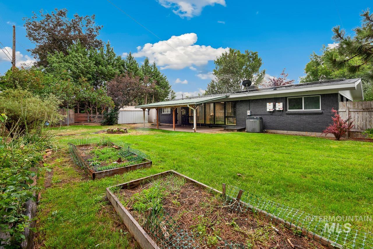 2110 S Broadmoor Dr, Boise, Idaho 83705, 3 Bedrooms, 1.5 Bathrooms, Residential For Sale, Price $500,000,MLS 98991999
