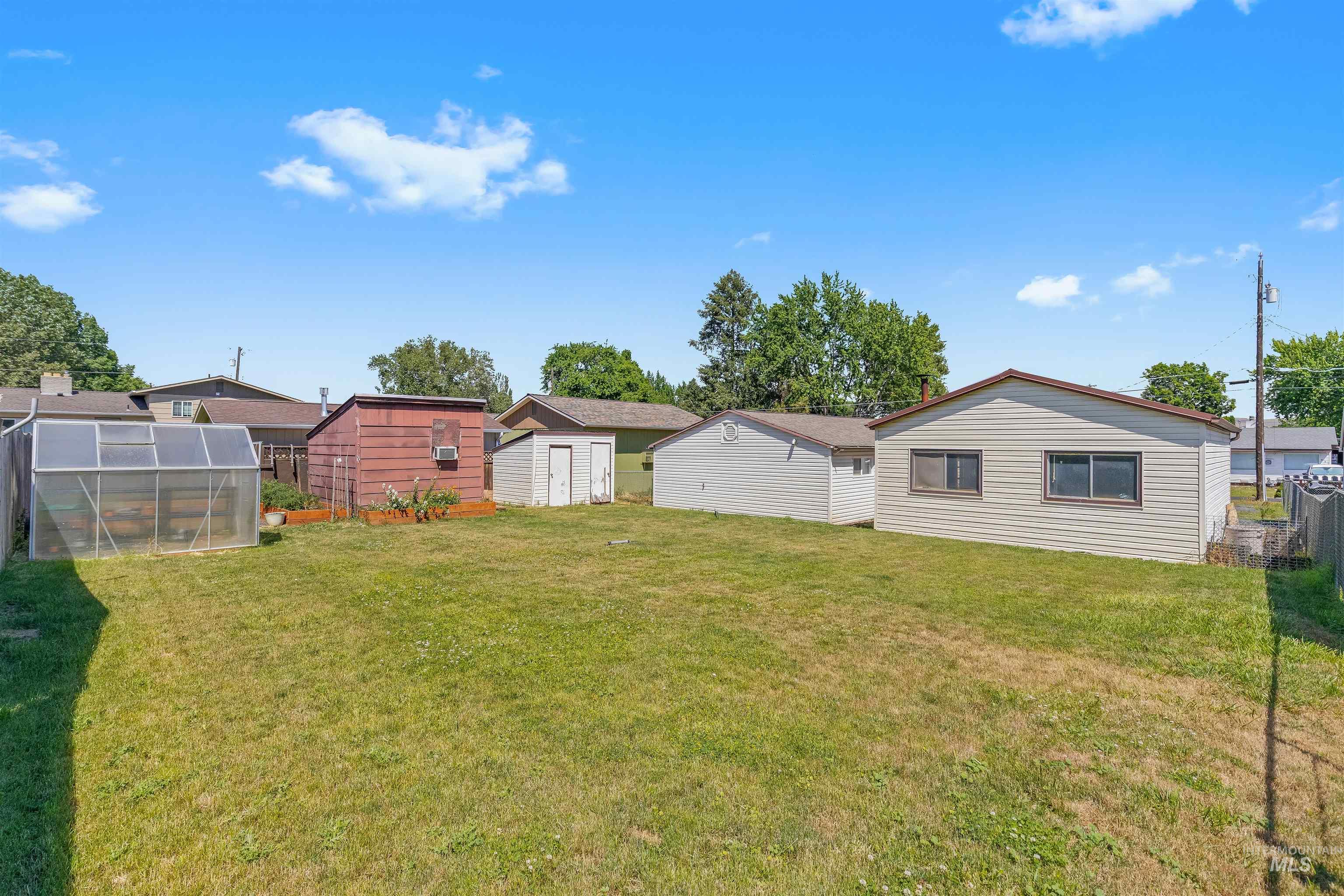 832 Linden Ave, Lewiston, Idaho 83501, 3 Bedrooms, 1 Bathroom, Residential For Sale, Price $345,000,MLS 98992000