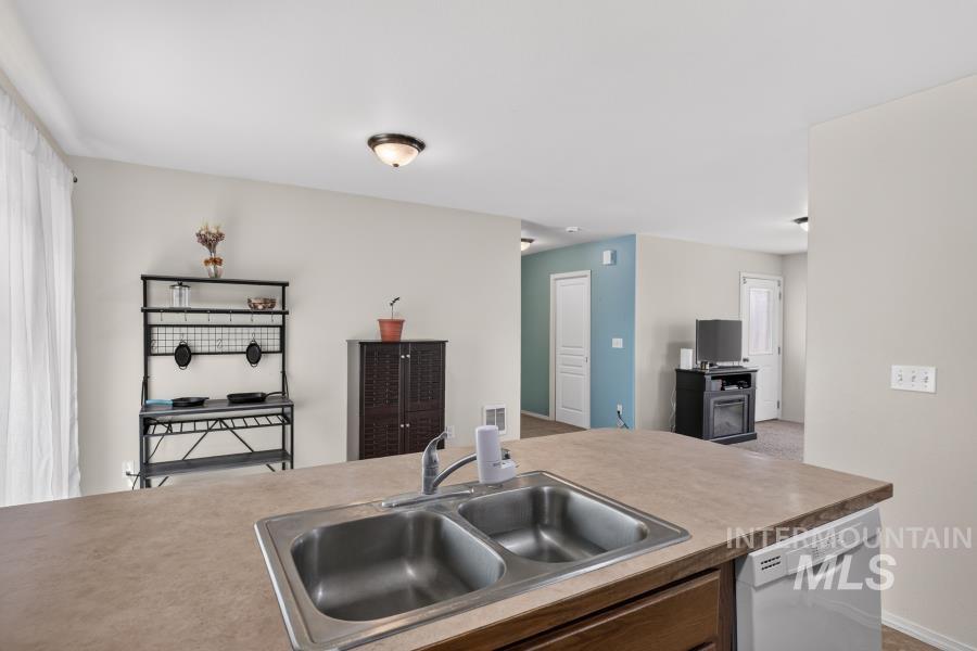 1337 Bristol Rd, Moscow, Idaho 83843, 2 Bedrooms, 2.5 Bathrooms, Residential For Sale, Price $325,000,MLS 98992011