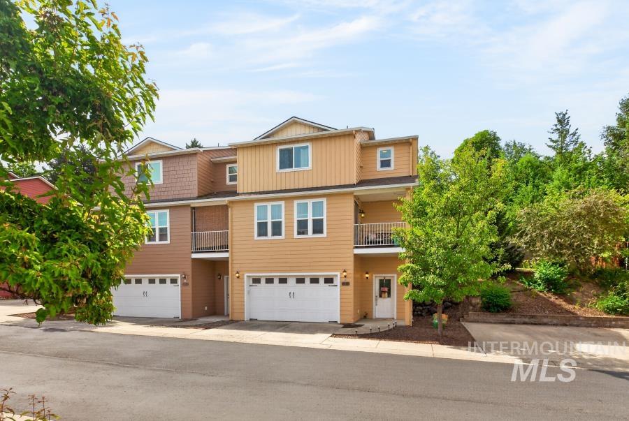 1337 Bristol Rd, Moscow, Idaho 83843, 2 Bedrooms, 2.5 Bathrooms, Residential For Sale, Price $325,000,MLS 98992011