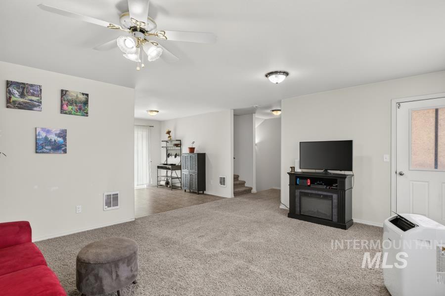 1337 Bristol Rd, Moscow, Idaho 83843, 2 Bedrooms, 2.5 Bathrooms, Residential For Sale, Price $325,000,MLS 98992011