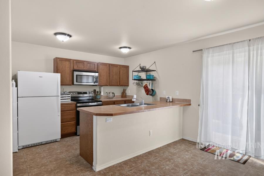 1337 Bristol Rd, Moscow, Idaho 83843, 2 Bedrooms, 2.5 Bathrooms, Residential For Sale, Price $325,000,MLS 98992011