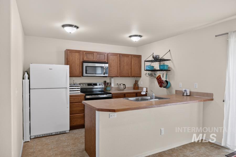 1337 Bristol Rd, Moscow, Idaho 83843, 2 Bedrooms, 2.5 Bathrooms, Residential For Sale, Price $325,000,MLS 98992011
